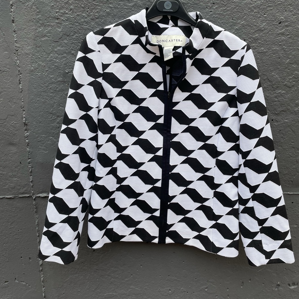 Like New! Doncaster Bold Print Zipper Blazer.